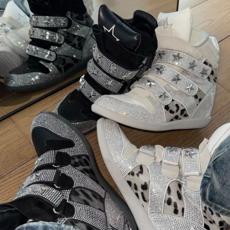 ハイカットの隠しウェッジソールスニーカー、ラインストーンと星 - Ethnic Modern Fashion のレビューと価格
